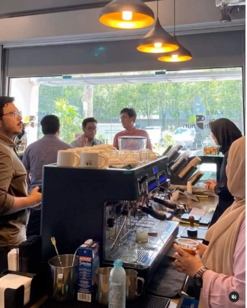 Kafe Bayan Nuri 1